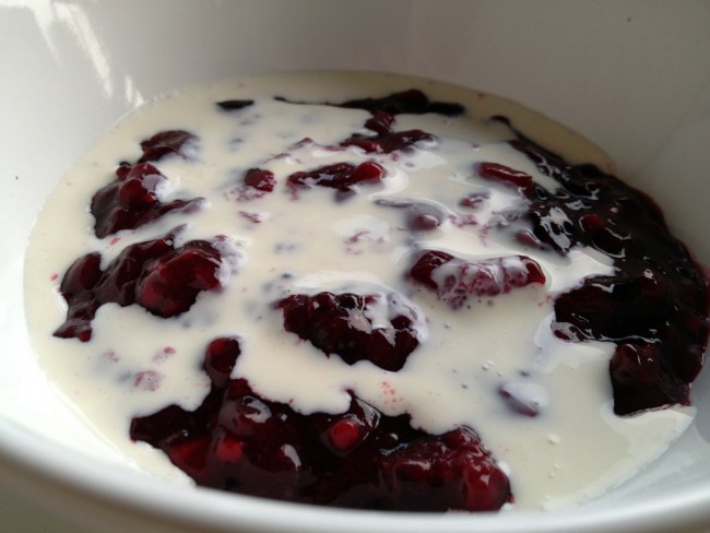 rote gruetze vanilla sauce