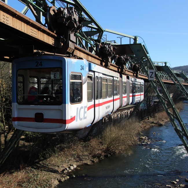 Wuppertal Schwebebahn 01