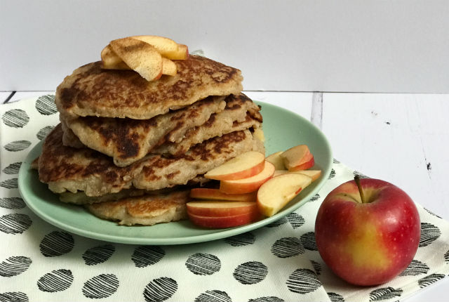 apple and cinnamon pancakes