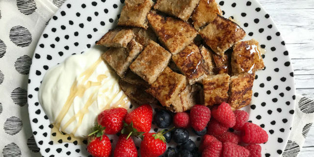 Banana Pancakes with Berries