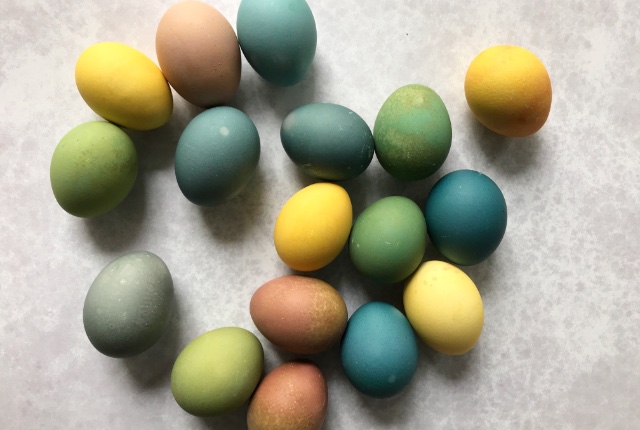 natural easter egg dyes with vegetables