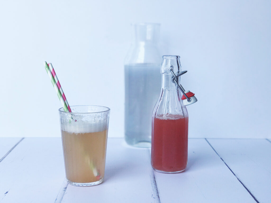 homemade rhubarb and mint lemonade